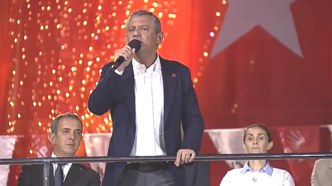 Özel, Akın Gürlek’i çağırdı: Hukukçuysanız AK Partili Belediyelerde Yer Alın!